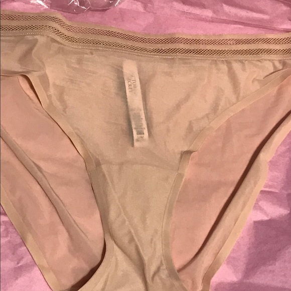 Nwt 2 Victoria’s Secret Panty Lot - Picture 2 of 7
